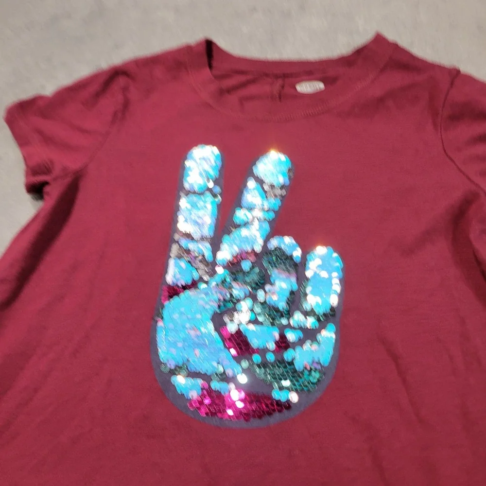 Old Navy T-Shirt Girls M 8 Wine Burgundy Peace Sign Flippy Sequin Split Back Tee